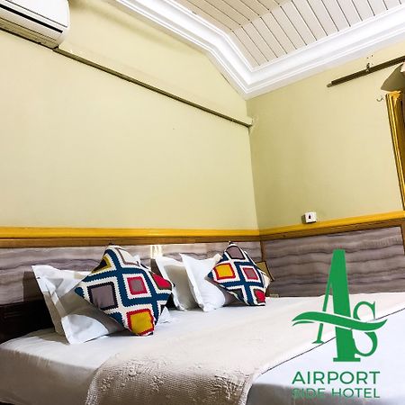 Airport Side Hotel Accra Exteriör bild
