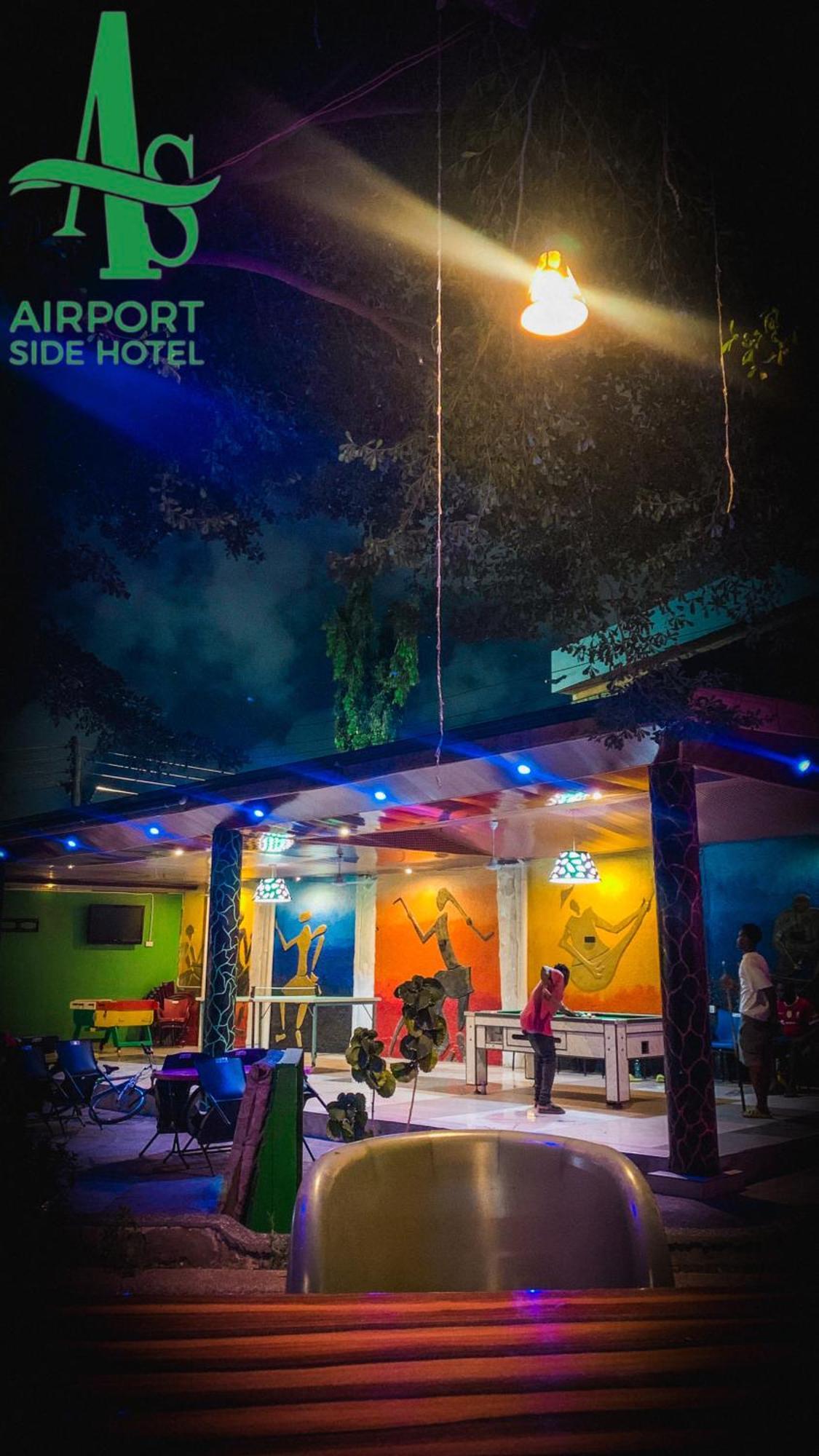 Airport Side Hotel Accra Exteriör bild